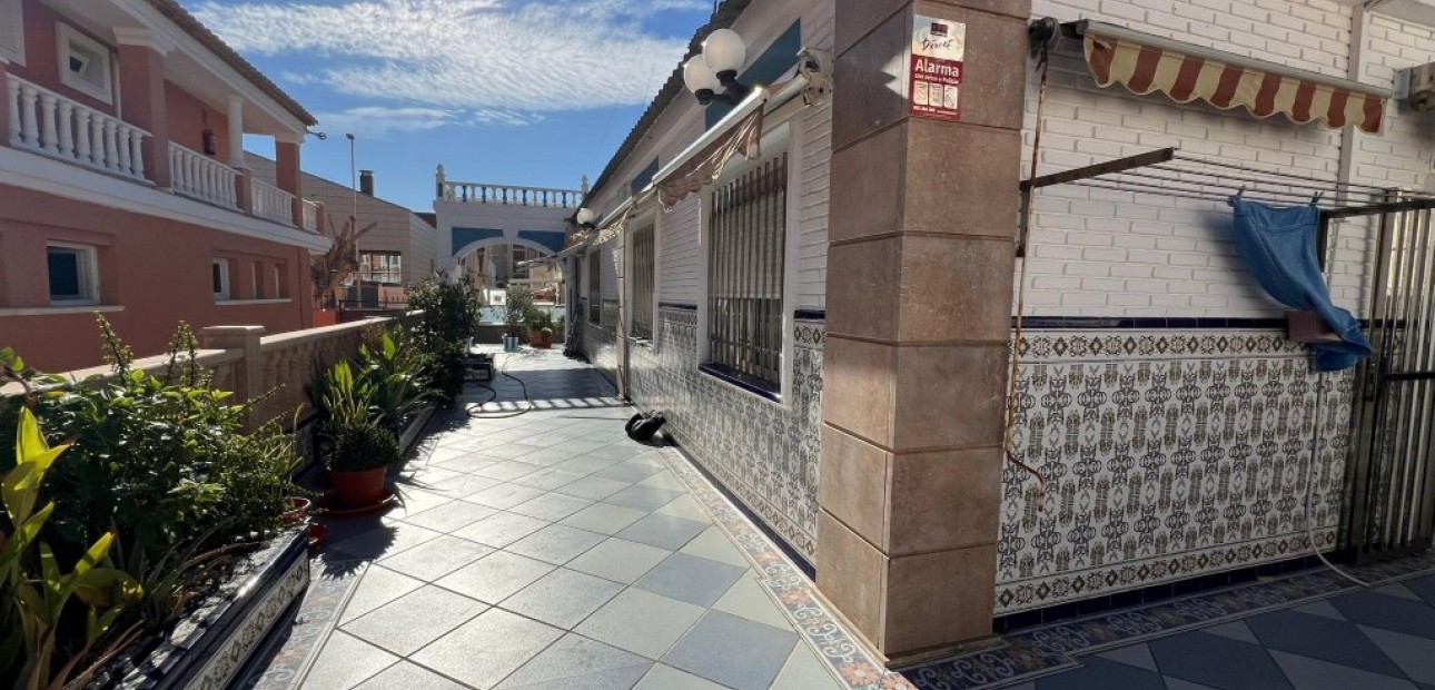 Herverkoop - Herenhuis -
La Mata