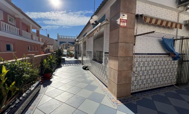 Herverkoop - Herenhuis -
La Mata