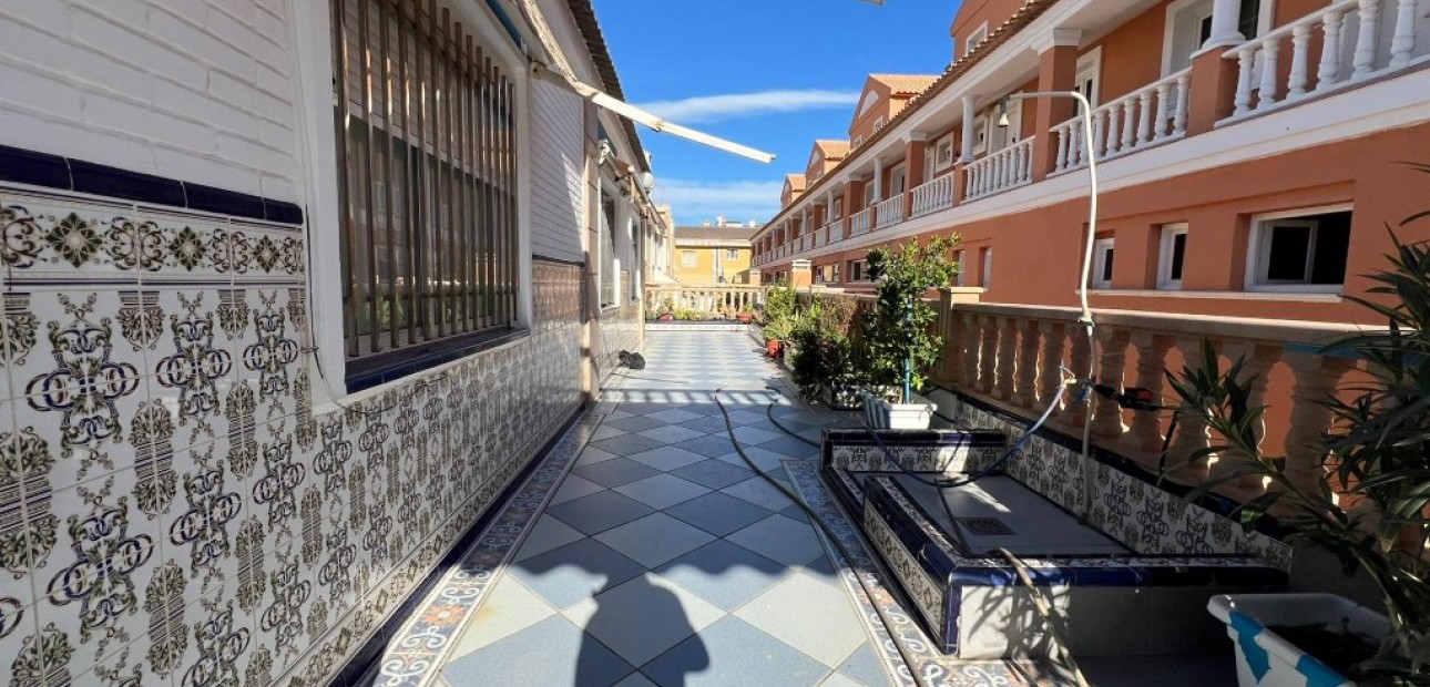 Herverkoop - Herenhuis -
La Mata