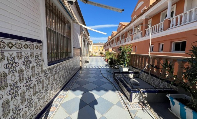 Herverkoop - Herenhuis -
La Mata