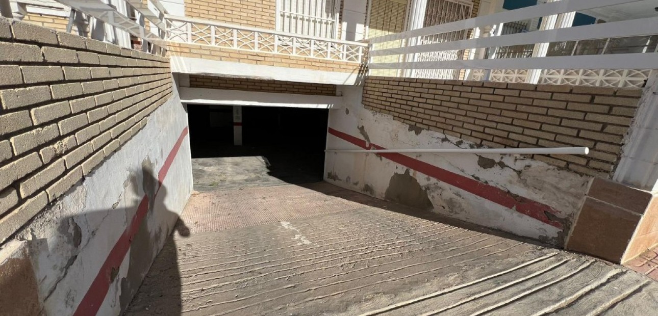 Herverkoop - Herenhuis -
La Mata