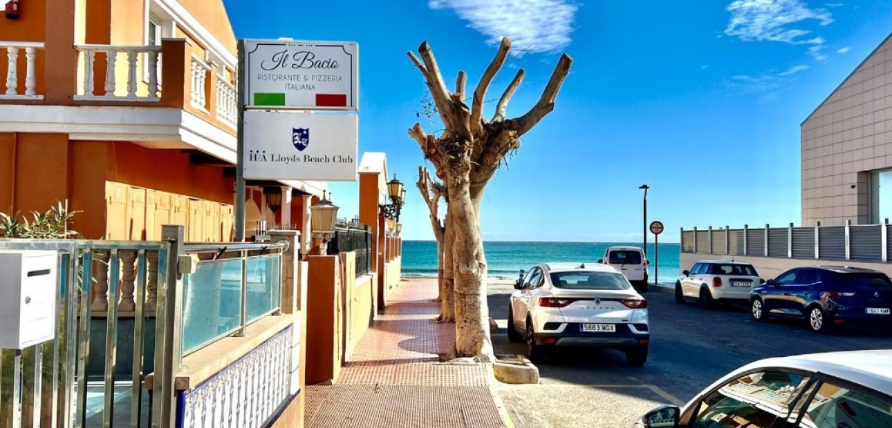 Herverkoop - Herenhuis -
La Mata