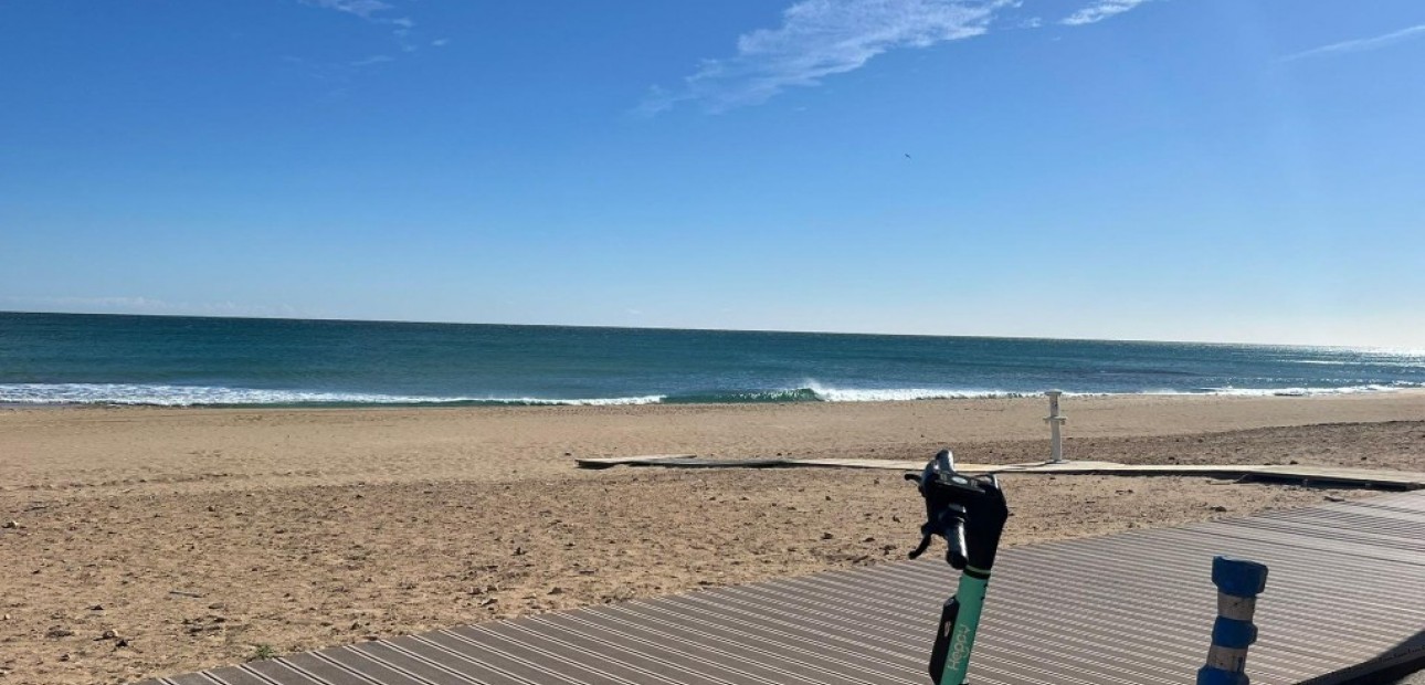 Herverkoop - Herenhuis -
La Mata