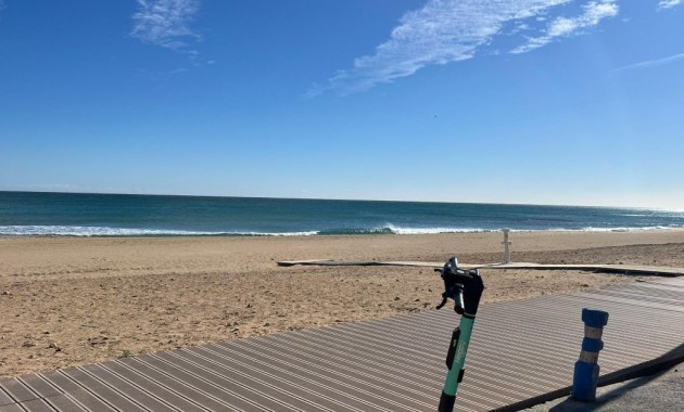 Herverkoop - Herenhuis -
La Mata