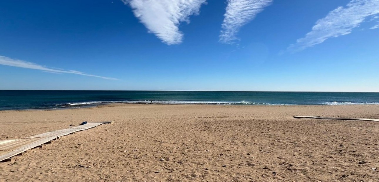 Herverkoop - Herenhuis -
La Mata