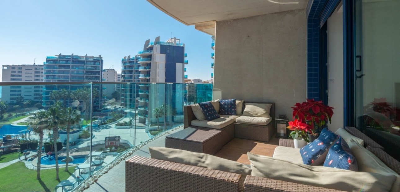 Venta - Apartamento / piso -
Punta Prima