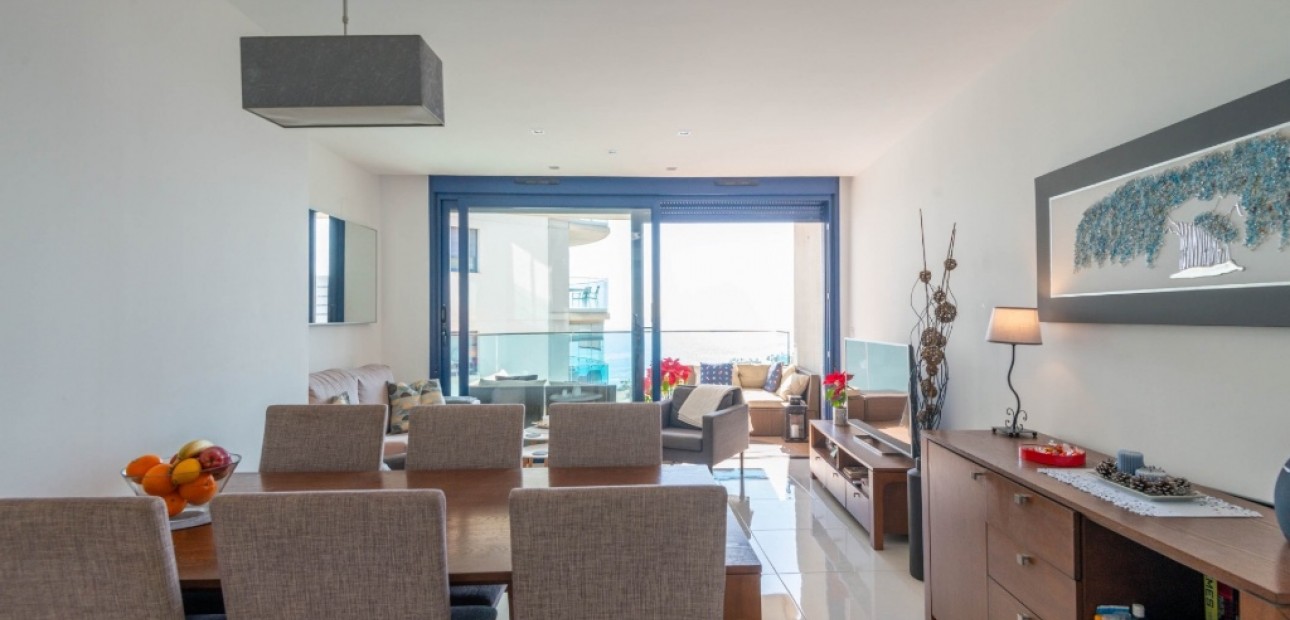 Venta - Apartamento / piso -
Punta Prima