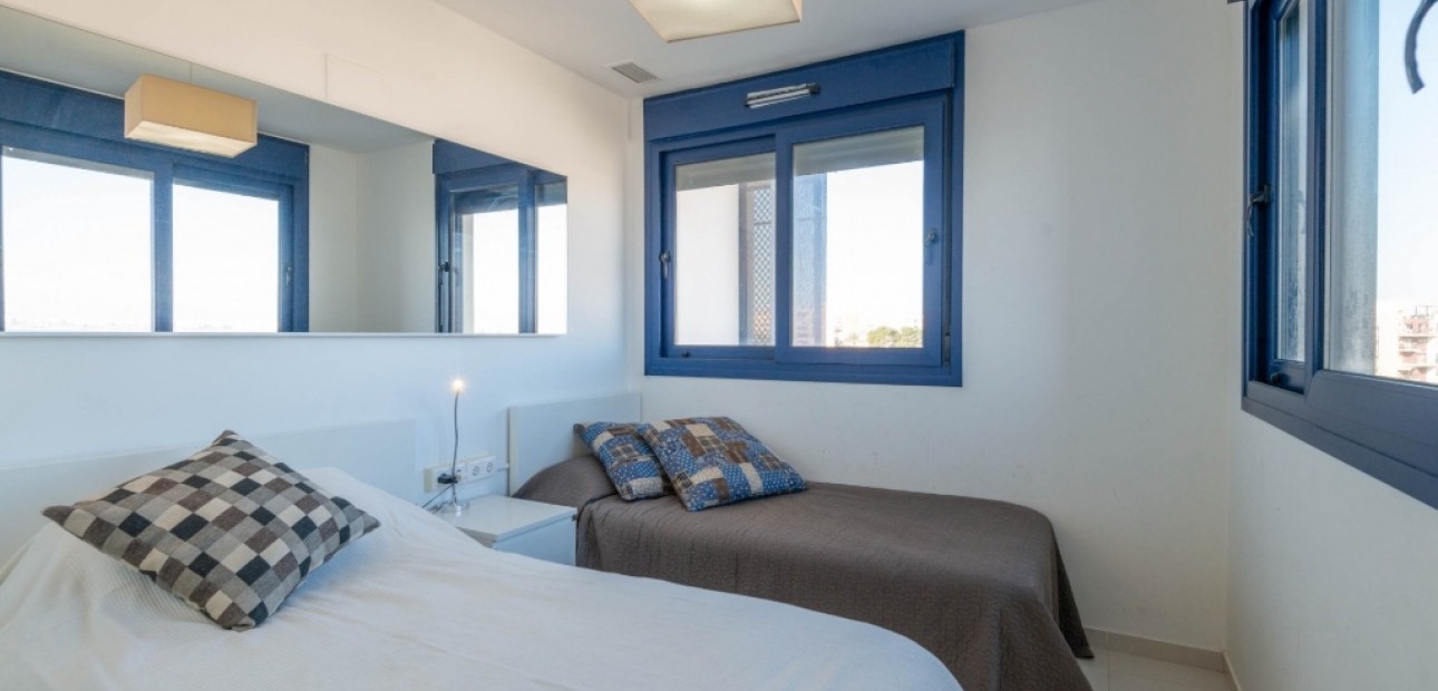 Venta - Apartamento / piso -
Punta Prima