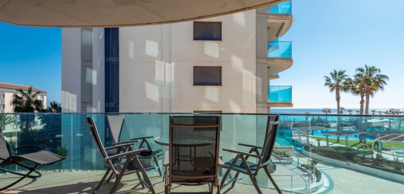 Venta - Apartamento / piso -
Punta Prima