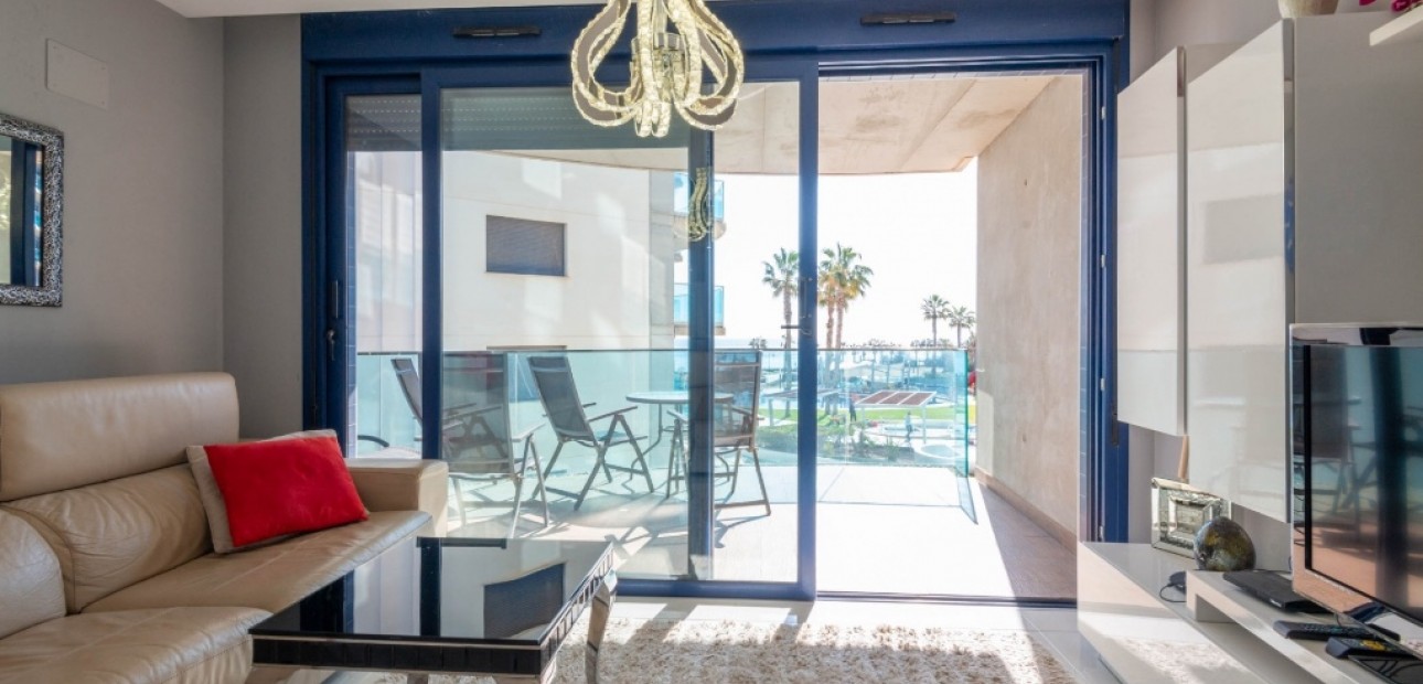 Venta - Apartamento / piso -
Punta Prima