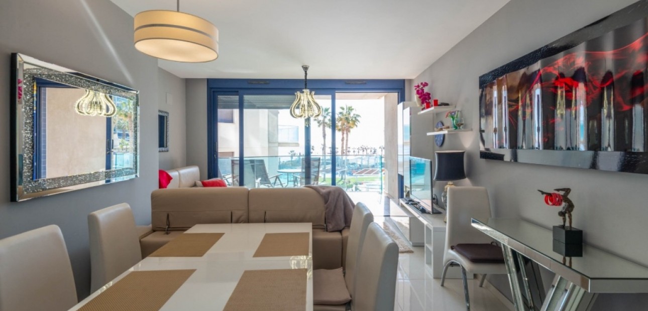 Venta - Apartamento / piso -
Punta Prima