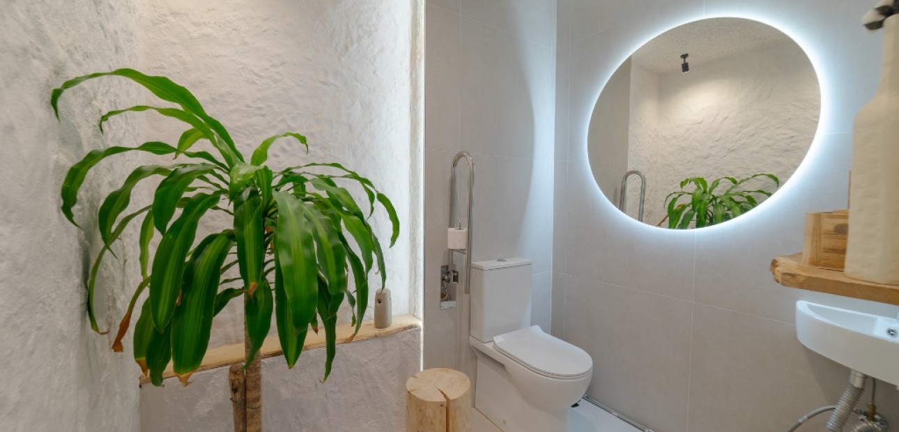 Herverkoop - Business -
Alicante - Center