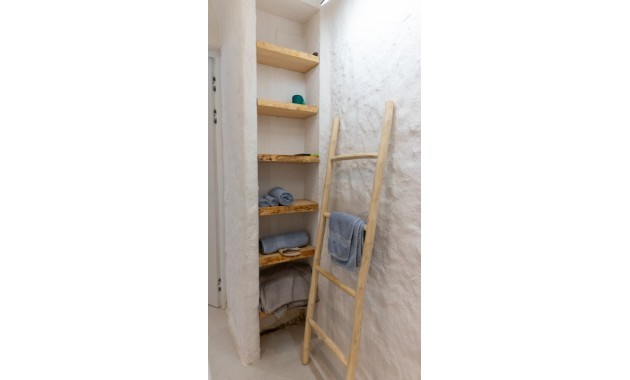 Herverkoop - Business -
Alicante - Center