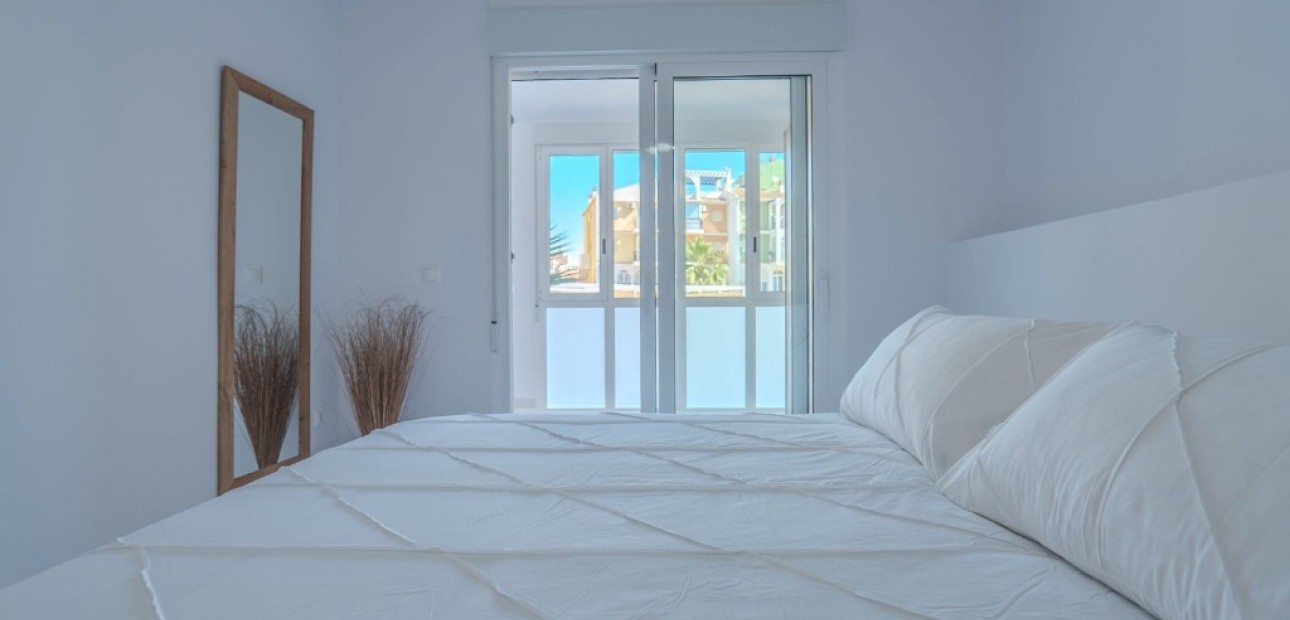 Sale - Apartment / flat -
Torrevieja - La veleta