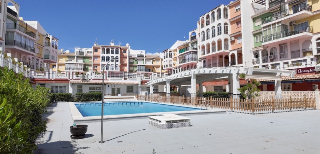 Sale - Apartment / flat -
Torrevieja - La veleta