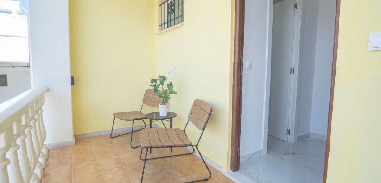 Sale - Apartment / flat -
Torrevieja - La veleta