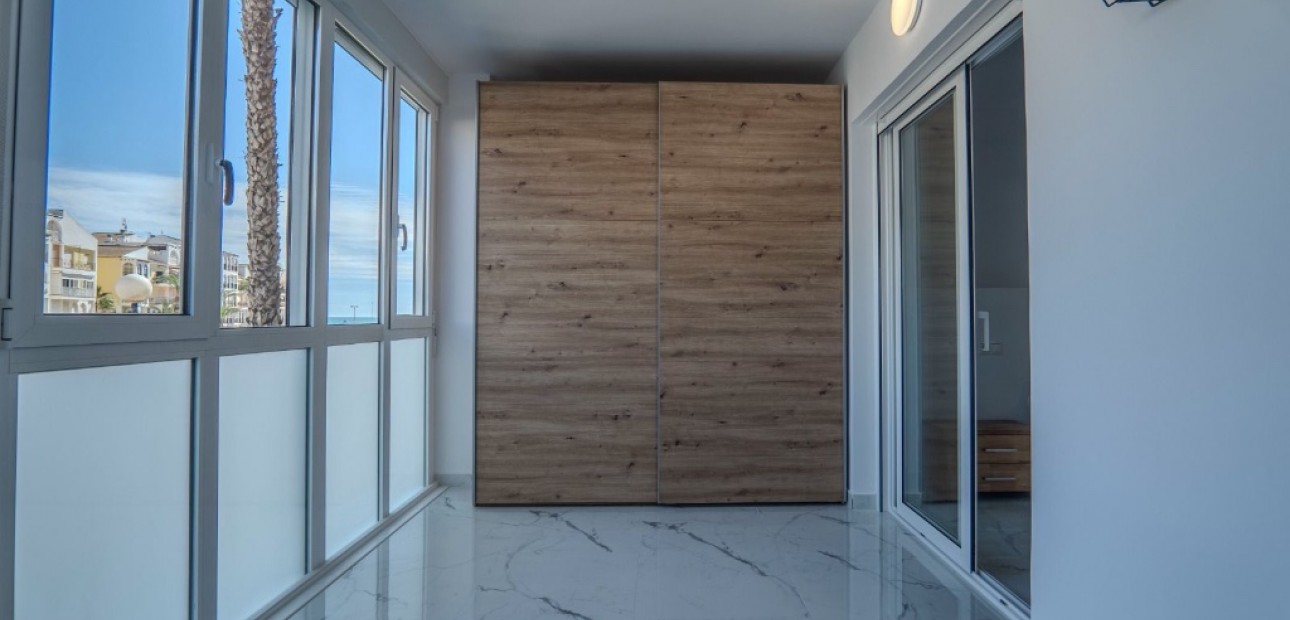 Sale - Apartment / flat -
Torrevieja - La veleta