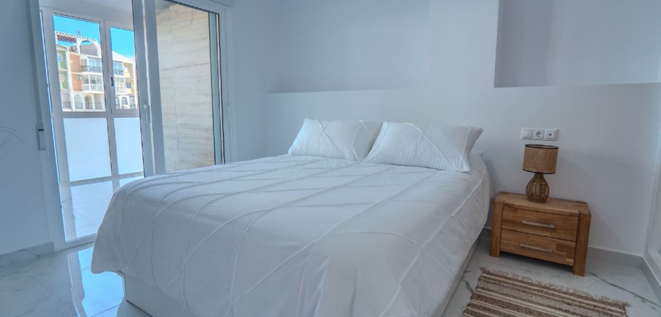 Sale - Apartment / flat -
Torrevieja - La veleta