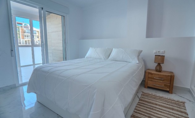Sale - Apartment / flat -
Torrevieja - La veleta