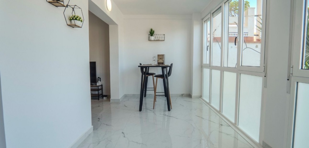 Sale - Apartment / flat -
Torrevieja - La veleta