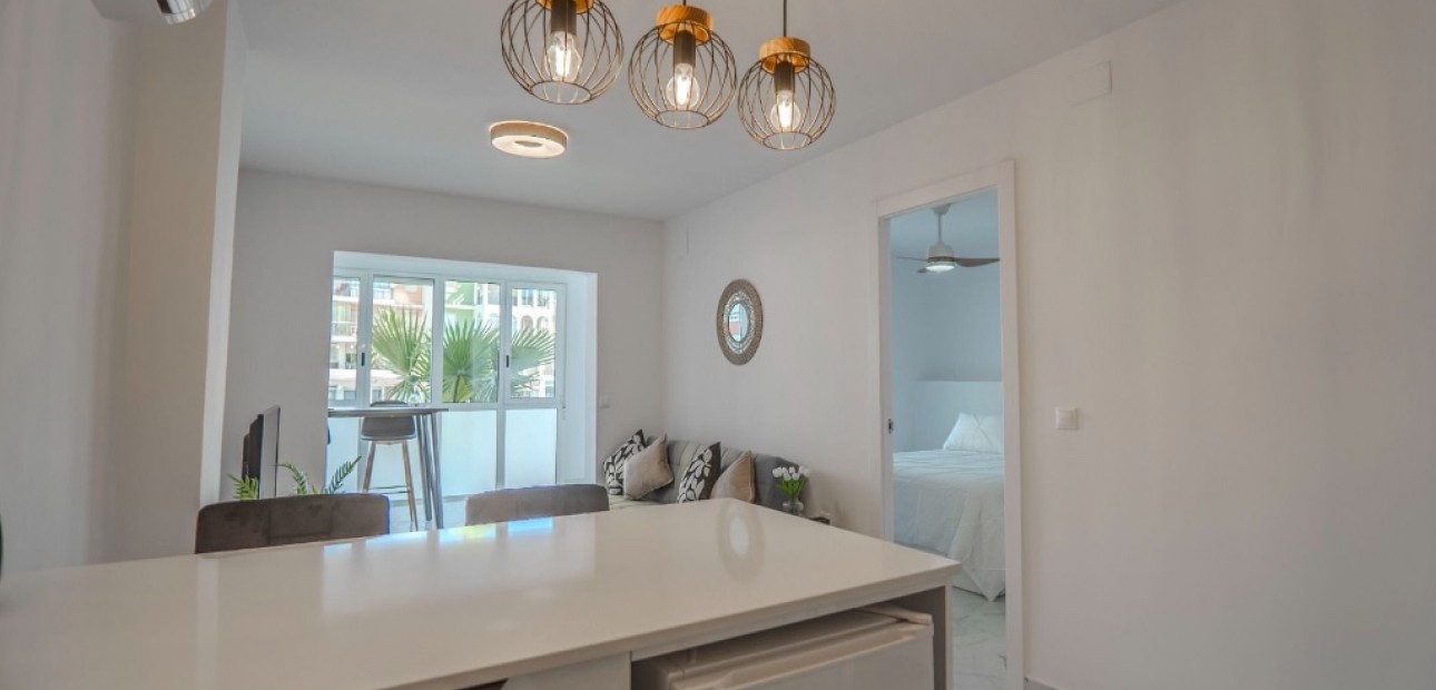 Sale - Apartment / flat -
Torrevieja - La veleta