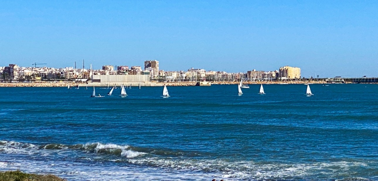 Sale - Apartment / flat -
Torrevieja - La veleta