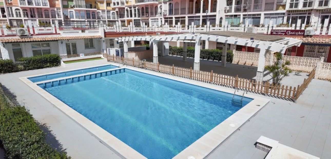 Sale - Apartment / flat -
Torrevieja - La veleta