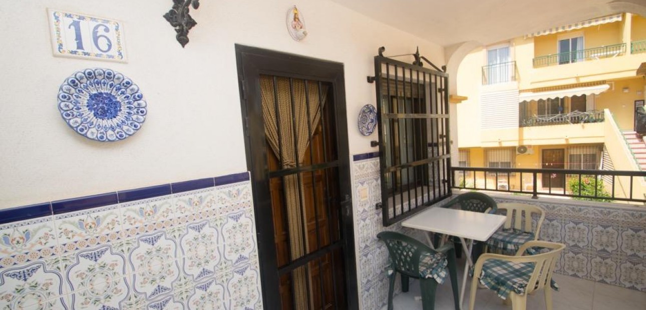 Sale - Apartment / flat -
Torrevieja - La veleta