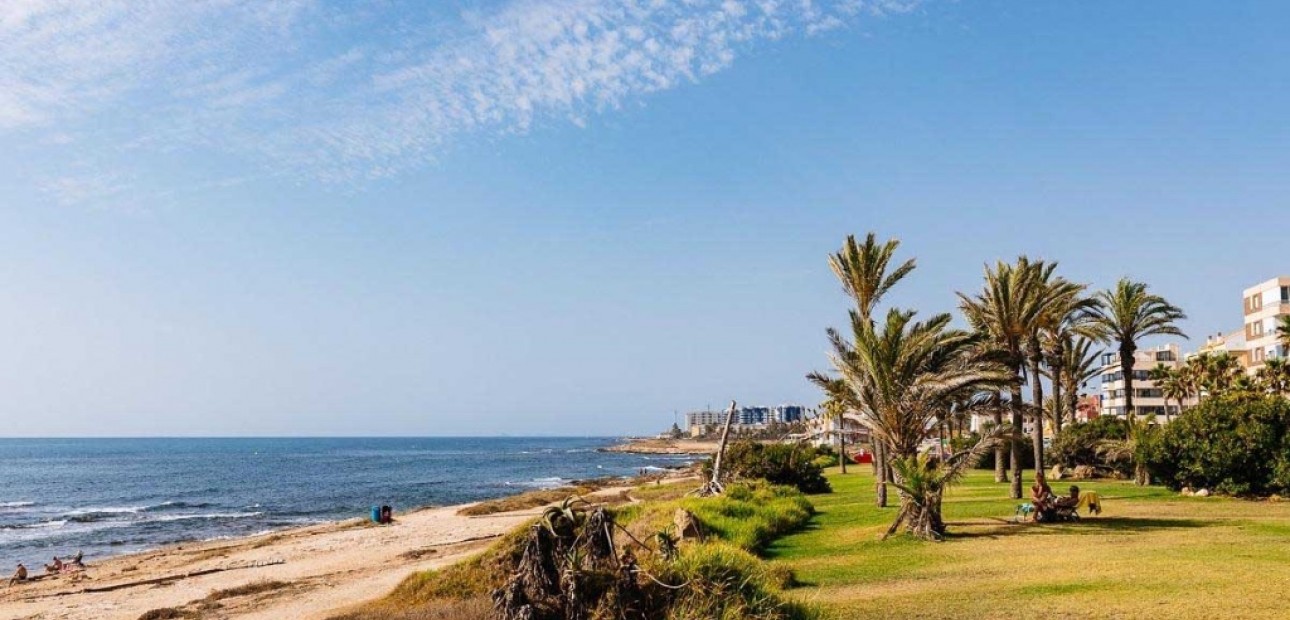 Sale - Apartment / flat -
Torrevieja - La veleta