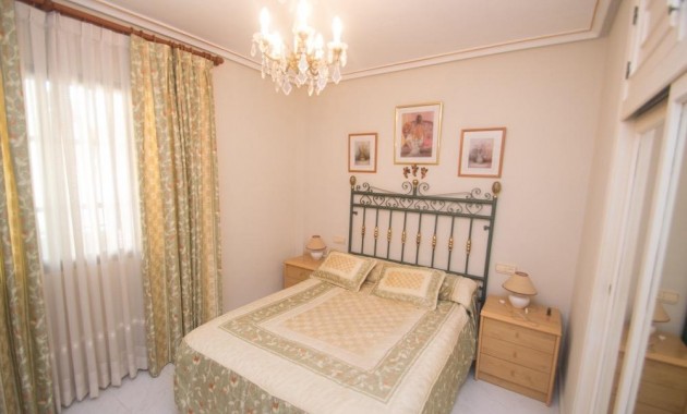 Sale - Apartment / flat -
Torrevieja - La veleta