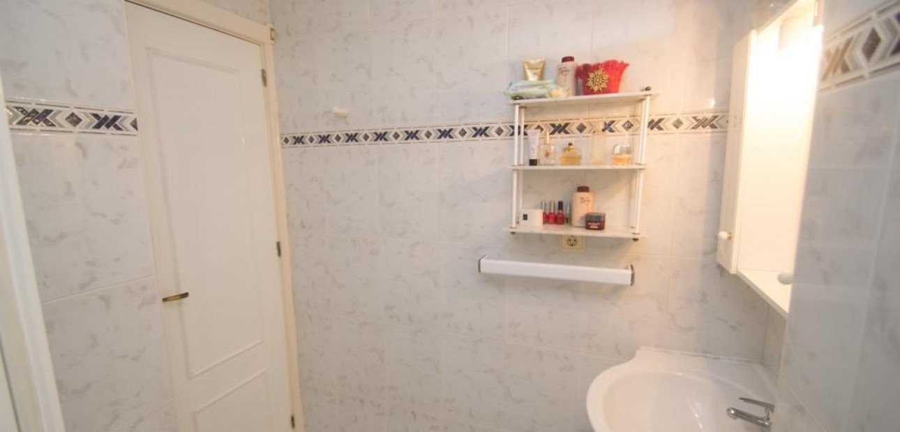 Sale - Apartment / flat -
Torrevieja - La veleta