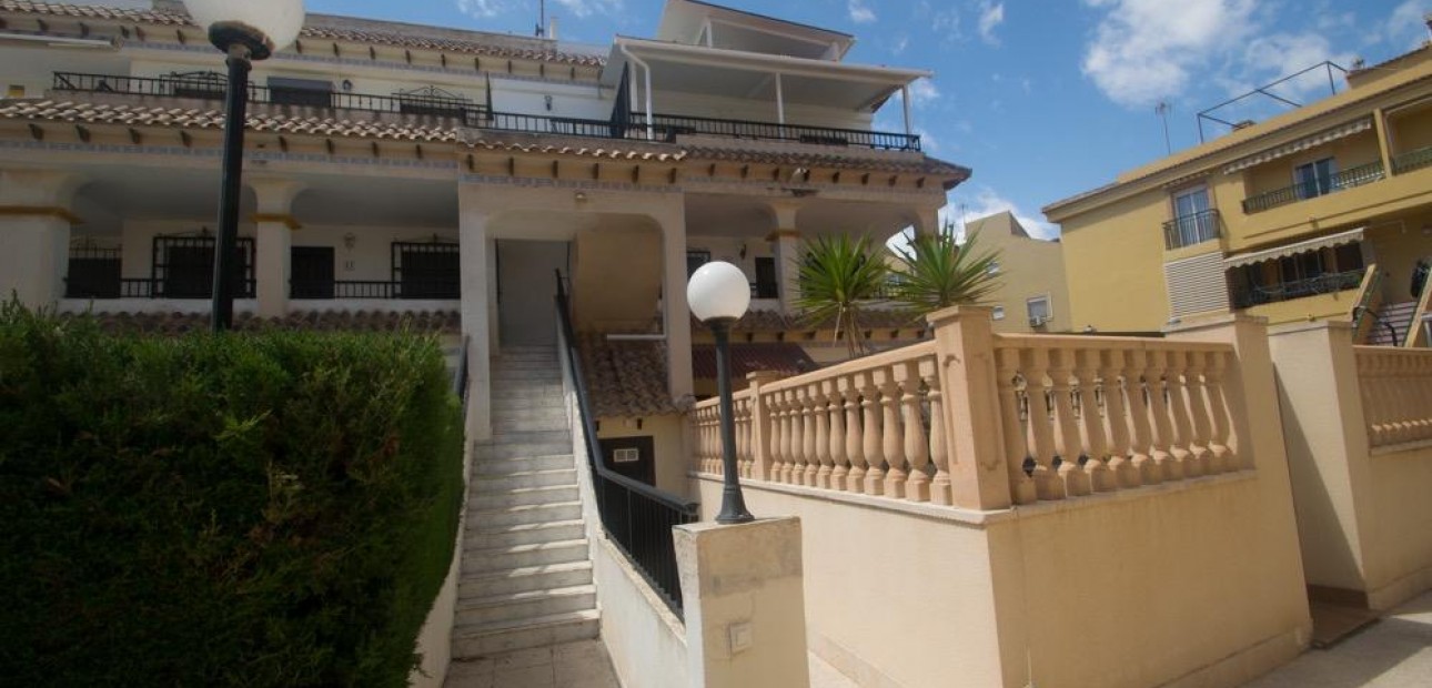 Sale - Apartment / flat -
Torrevieja - La veleta