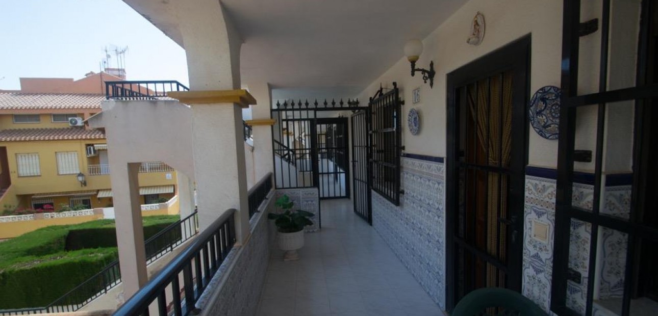 Sale - Apartment / flat -
Torrevieja - La veleta