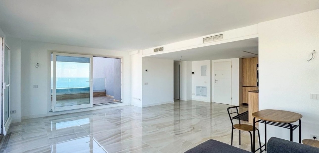 Sale - Apartment / flat -
Punta Prima