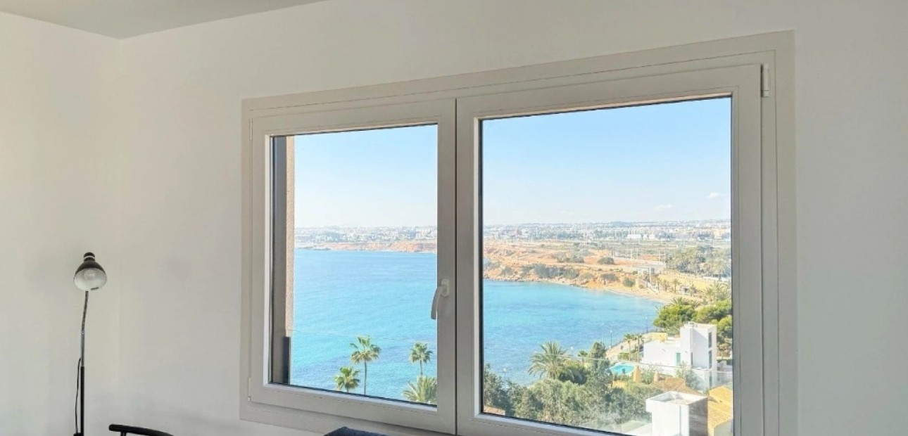 Sale - Apartment / flat -
Punta Prima