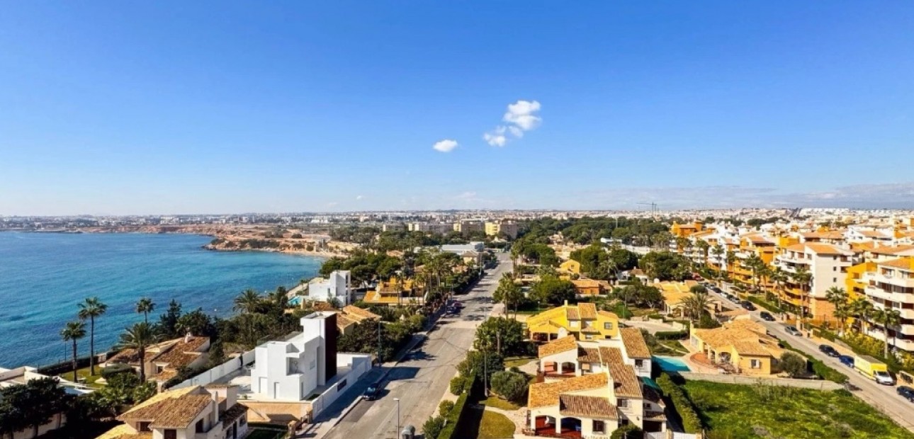 Sale - Apartment / flat -
Punta Prima