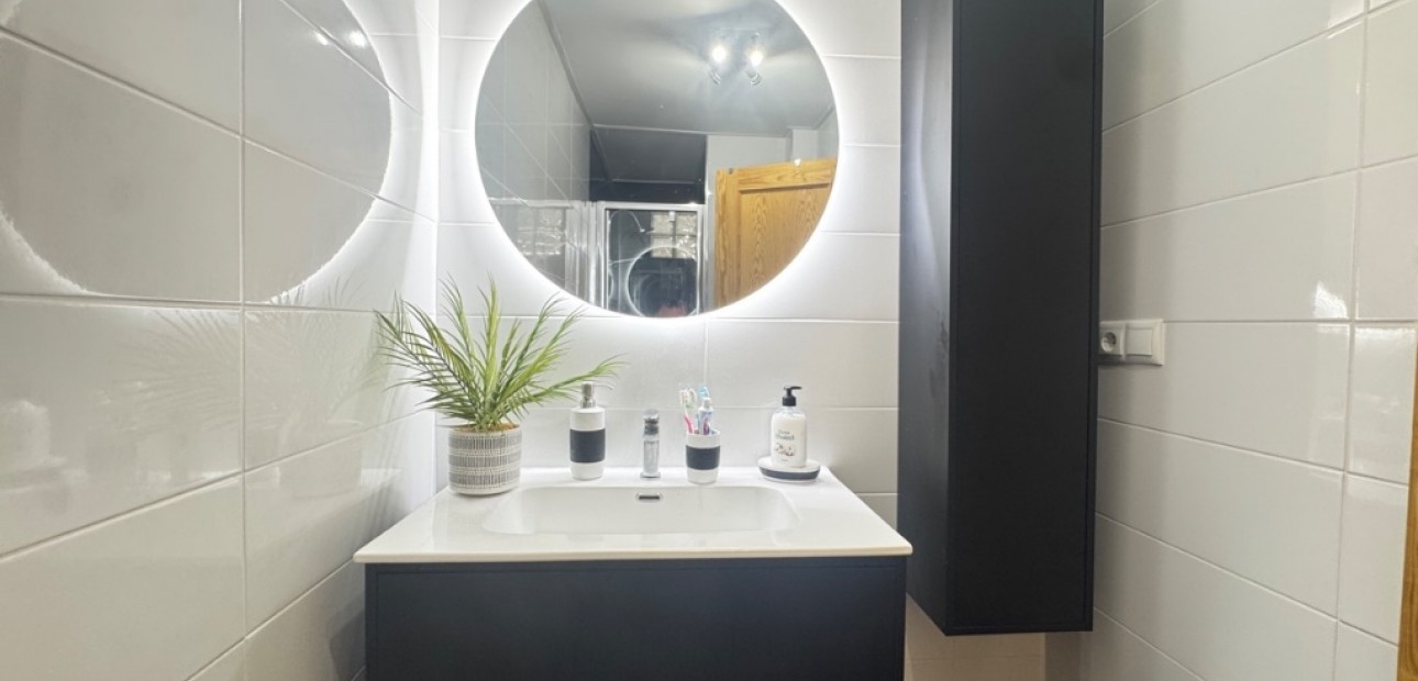 Herverkoop - Herenhuis -
Orihuela Costa - Playa Flamenca