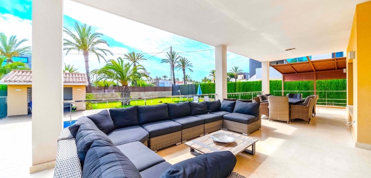 Sale - Villa -
Cabo Roig