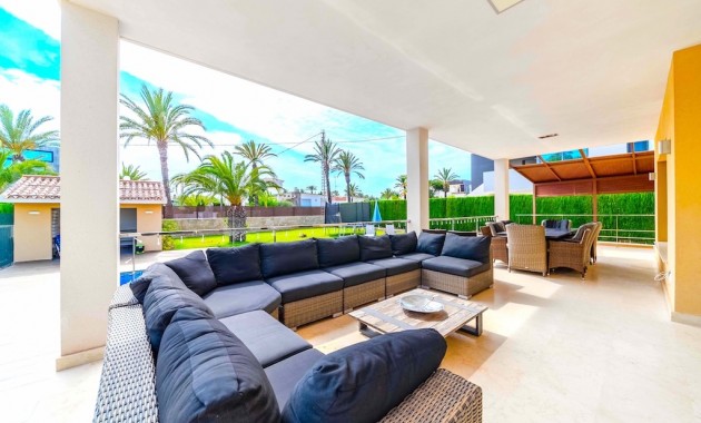 Sale - Villa -
Cabo Roig