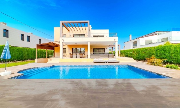 Sale - Villa -
Cabo Roig