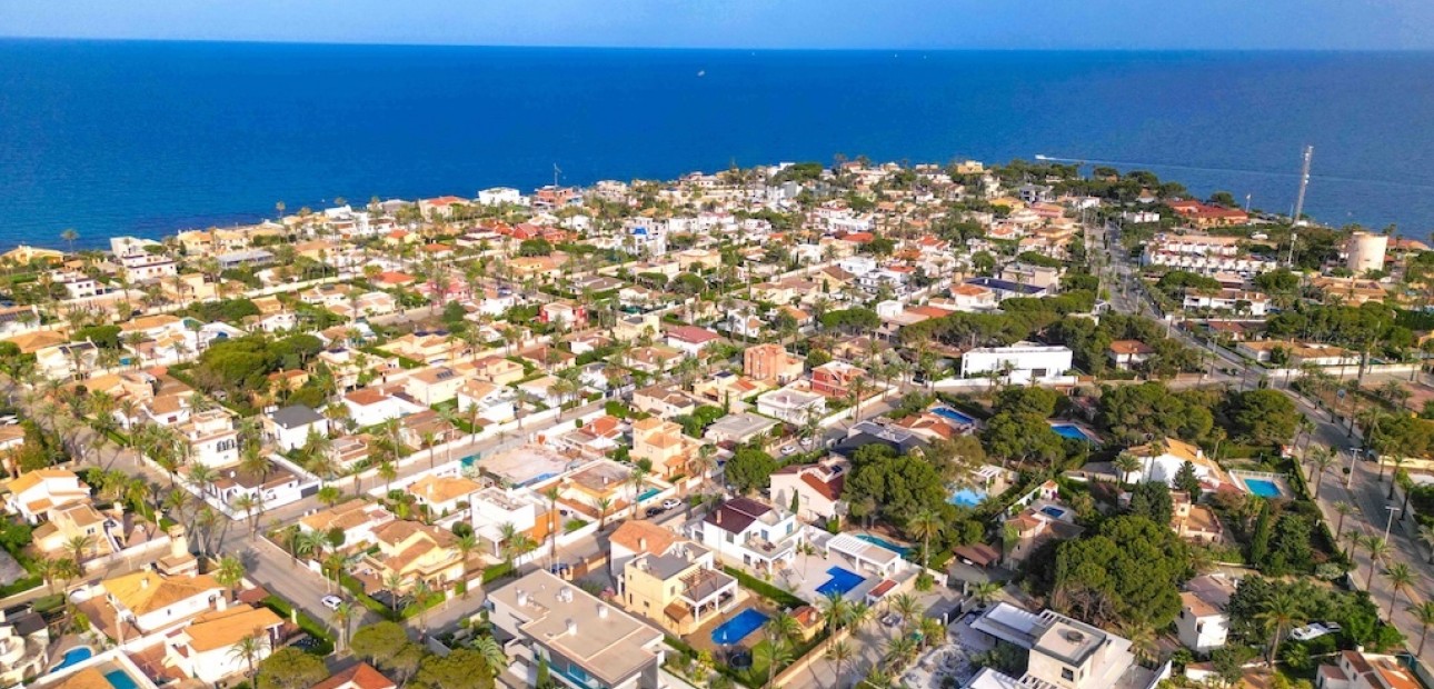 Sale - Villa -
Cabo Roig