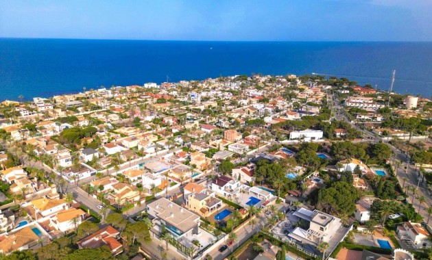 Sale - Villa -
Cabo Roig