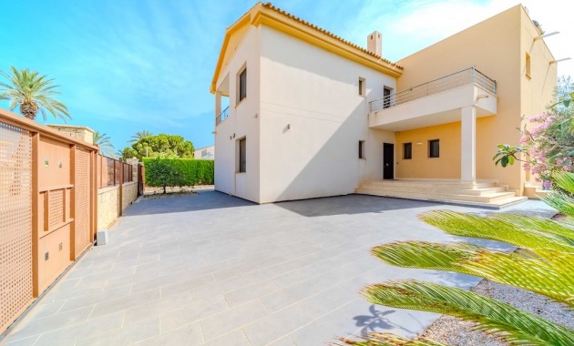 Sale - Villa -
Cabo Roig
