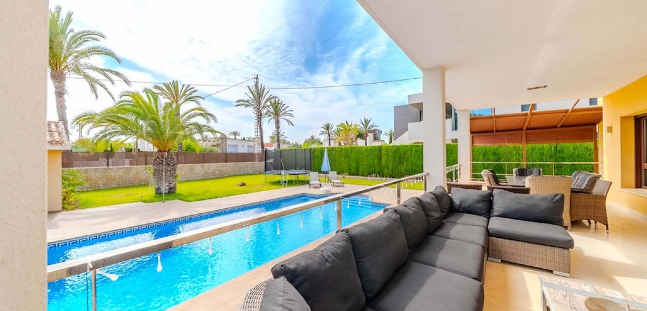 Sale - Villa -
Cabo Roig