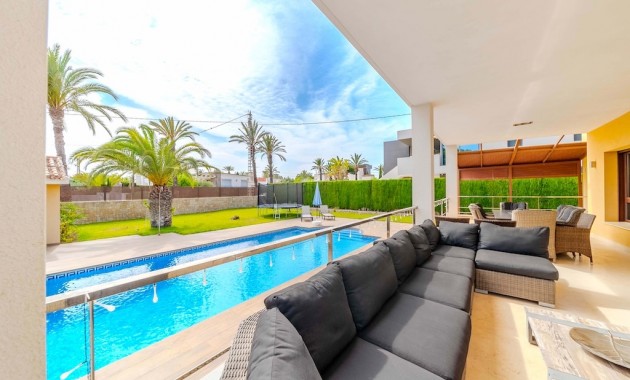 Sale - Villa -
Cabo Roig