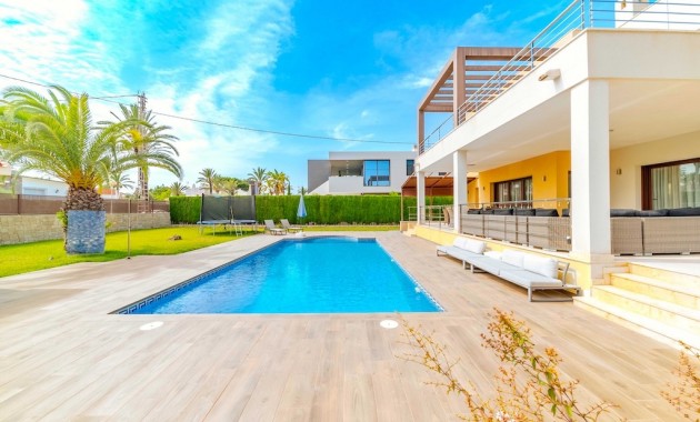 Sale - Villa -
Cabo Roig