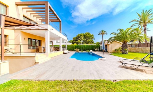 Sale - Villa -
Cabo Roig