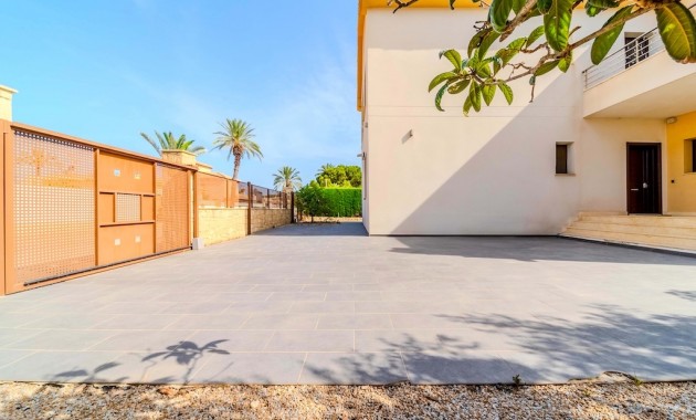 Sale - Villa -
Cabo Roig