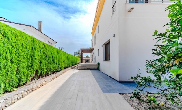Sale - Villa -
Cabo Roig