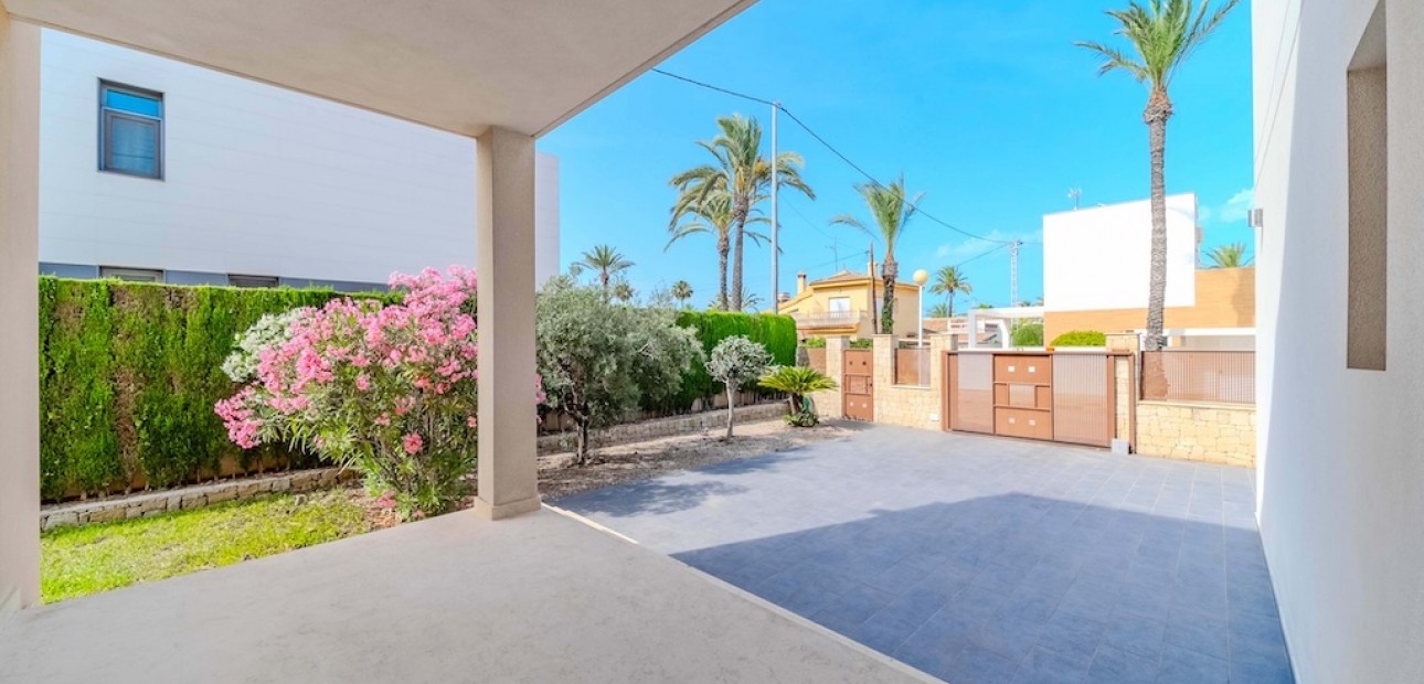 Sale - Villa -
Cabo Roig